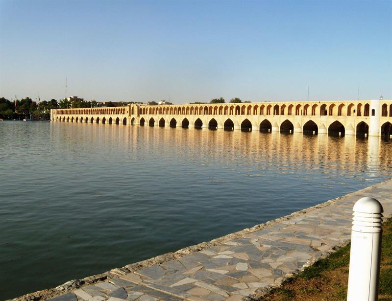 Si-o-se-pol bridge